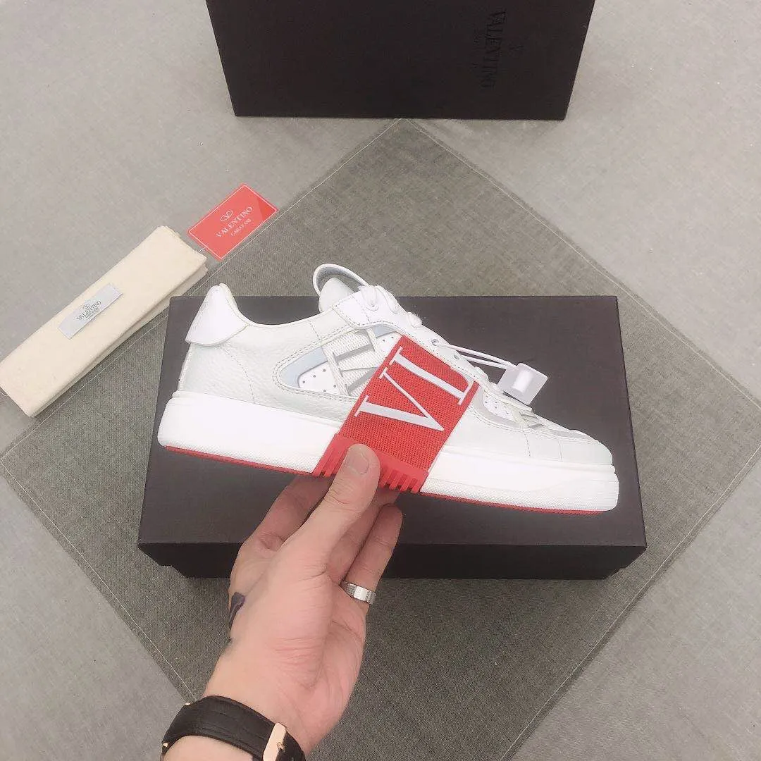 P440▫️V L7N spring and summer 🆕calf leather strap sneakers, no man should be able to refuse this style, classic color, so handsome! Purchase a high-precision replica of the original version to instantly sell off the market currency! 6 VLTN logo rubber effect straps - Valentino Garavani Logo printed on the back and tongue, all materials are customized to ensure quality! Size: 38/45 No. 018